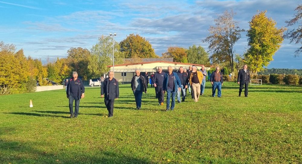 Altersobmänner auf dem Übungsplatz
