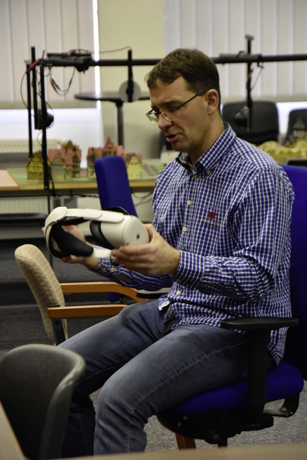 Genaue Beschreibung der Brillen durch den Lehrgangsleiter